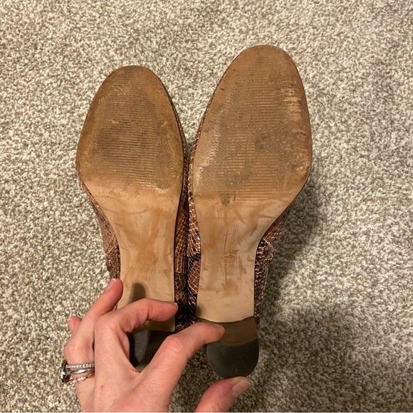 Ann Taylor Talulah Embossed Ankle Boots Size 9 Snakeskin Like Croc Print Booties - Picture 3 of 9